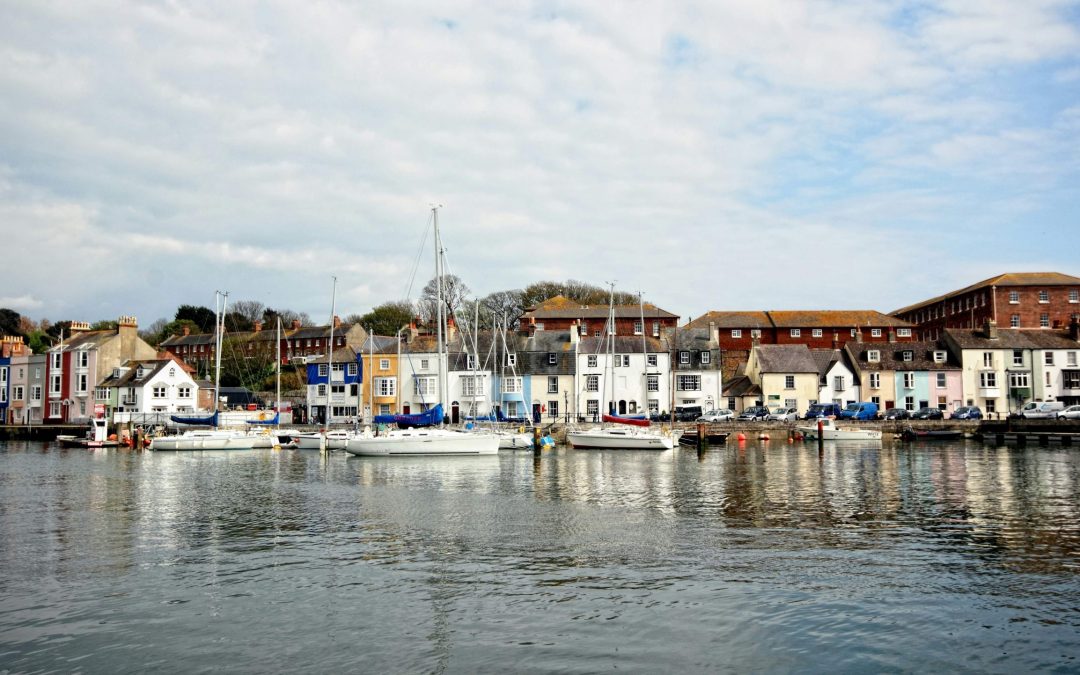 Visiter Honfleur: guide des incontournables culturels et gastronomiques