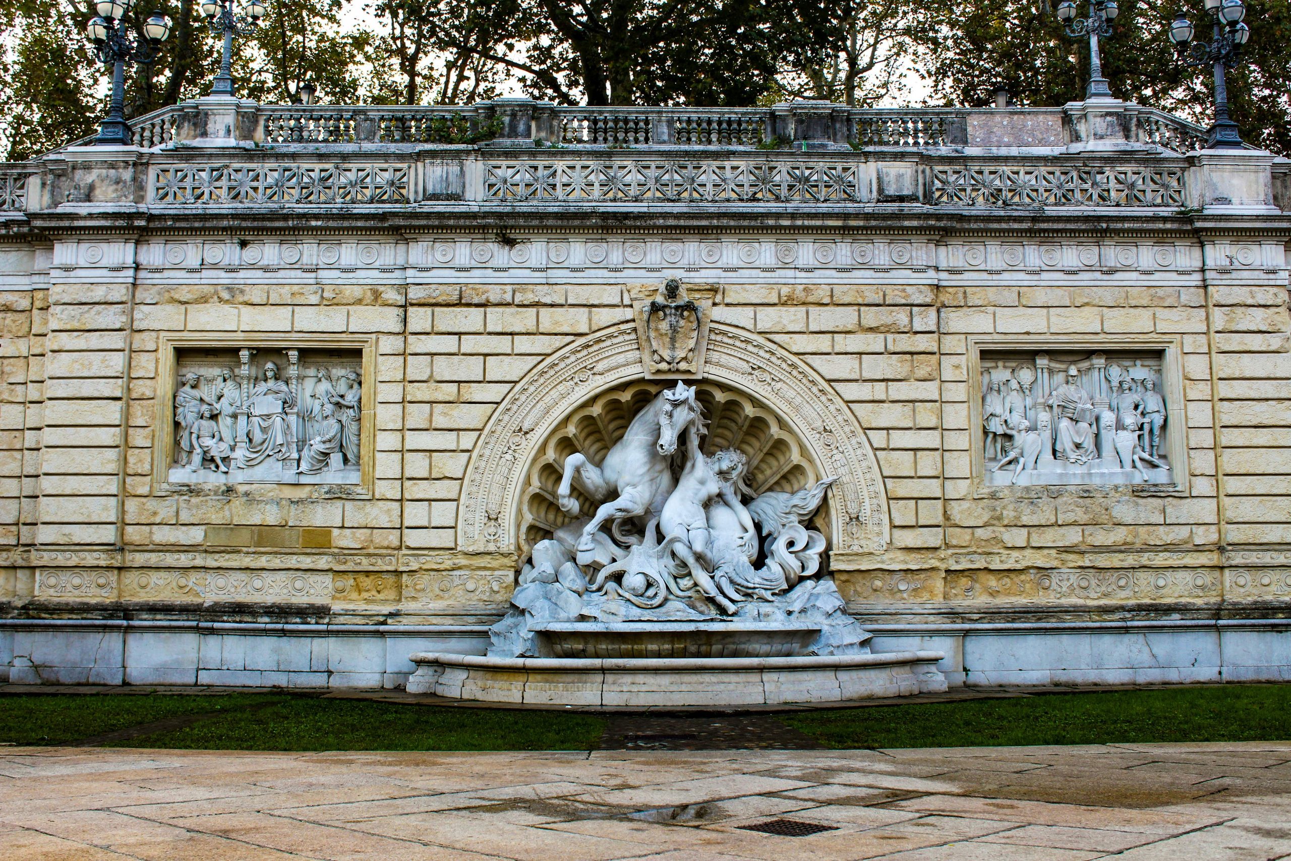 visiter-arles-secrets-sejour-parfait