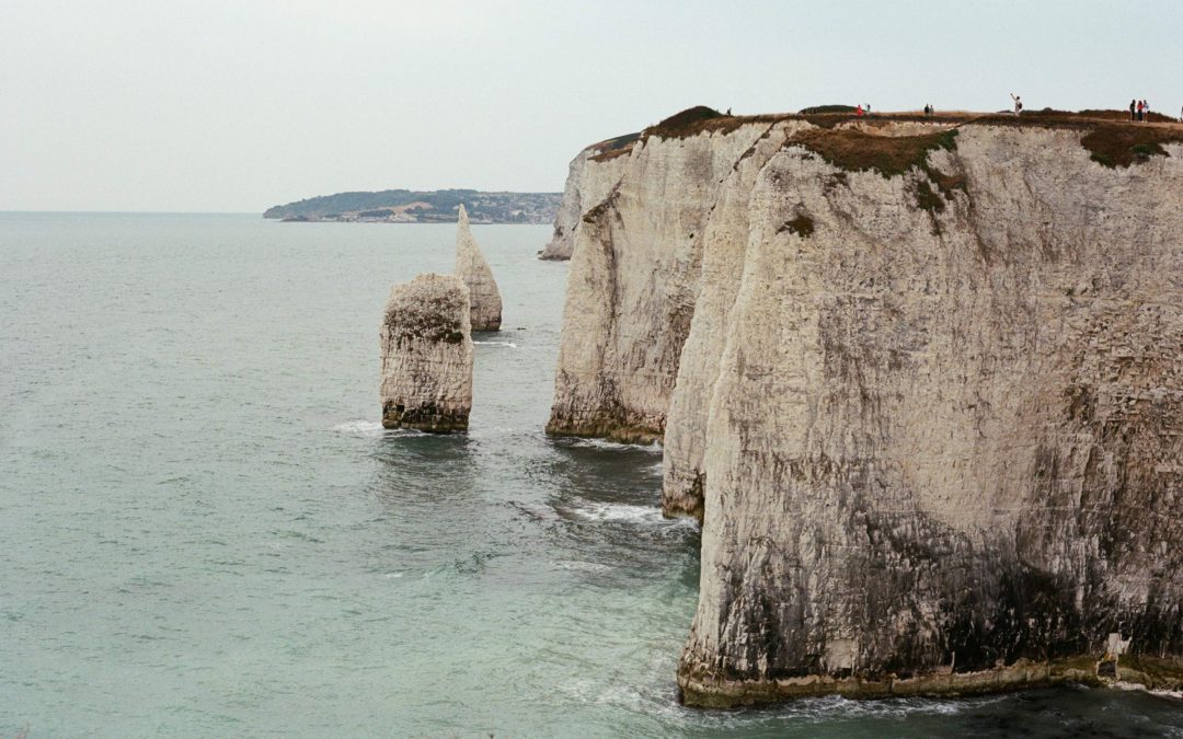 Visiter Étretat: activités incontournables et conseils pratiques