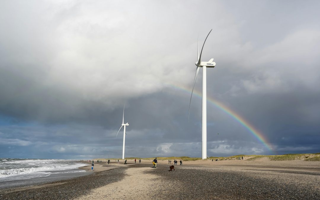 Comment le “tech-tourisme bleu” relie éoliennes, fermes d’algues et data-centres sous-marins
