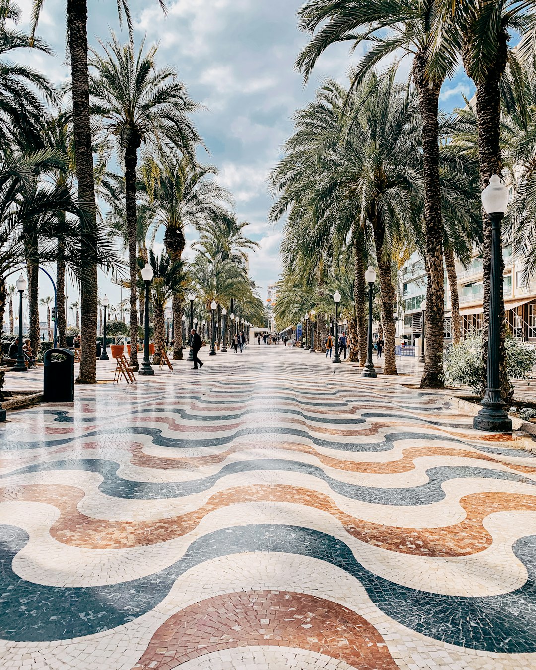 photo 1636319039199 4b81fe4d9552 alicante-place