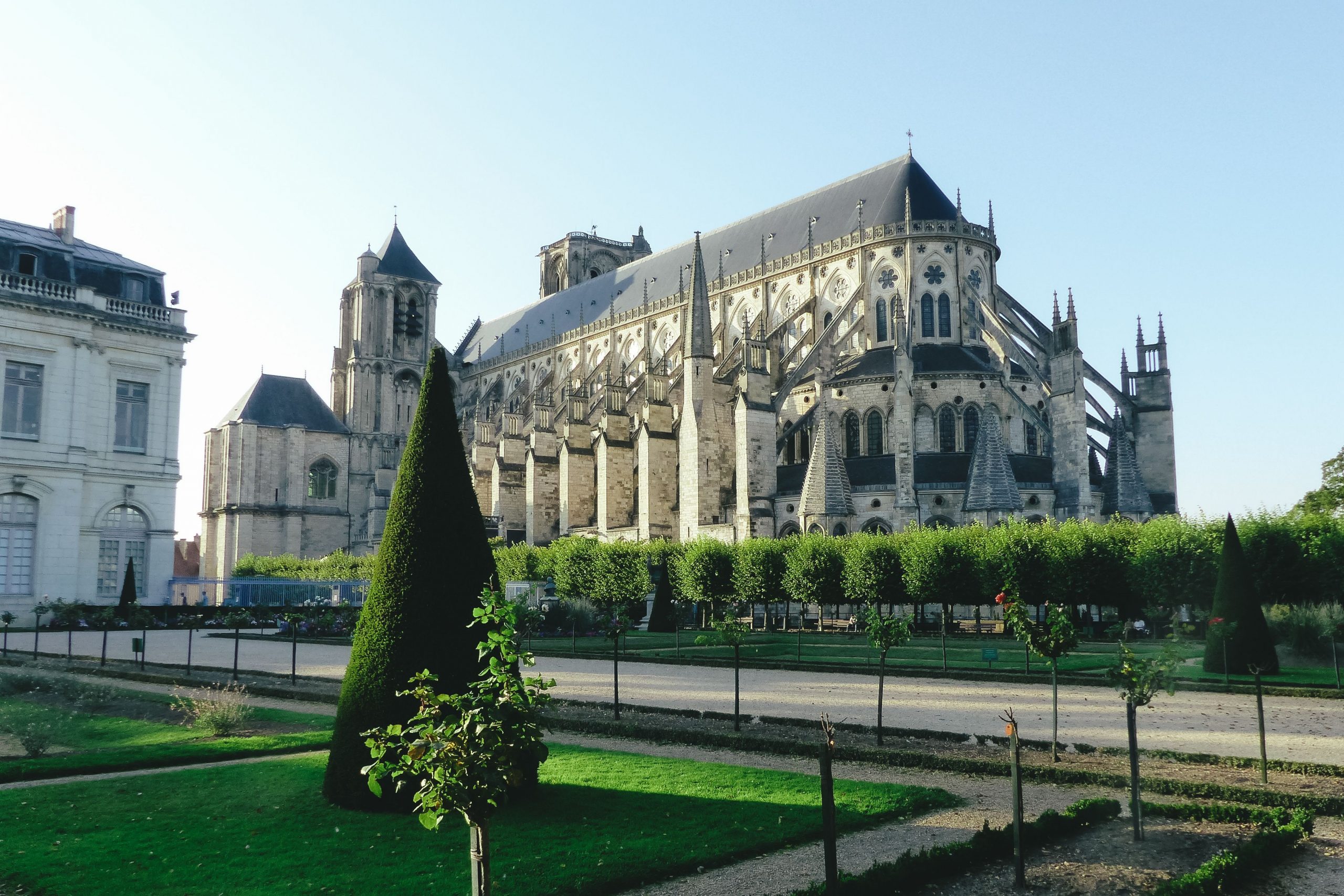 cathedrale saint etienne bourges scaled Que faire à Bourges : cathédrale, palais, marais